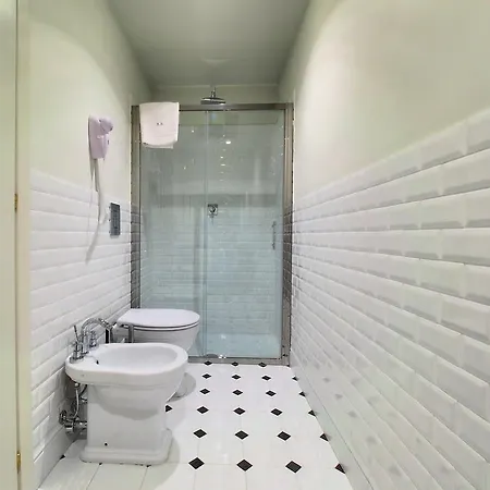Blanc Boutique Guest House 4* 斯利马